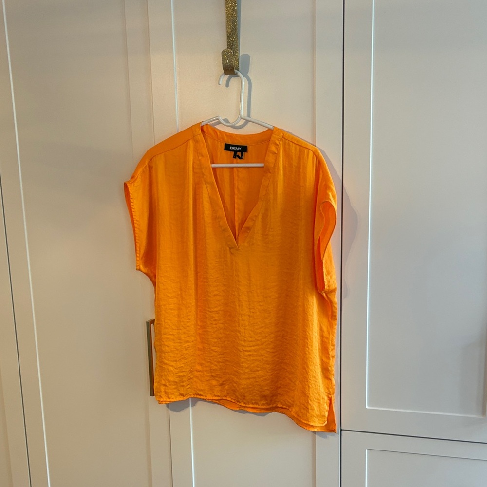 DKNY top